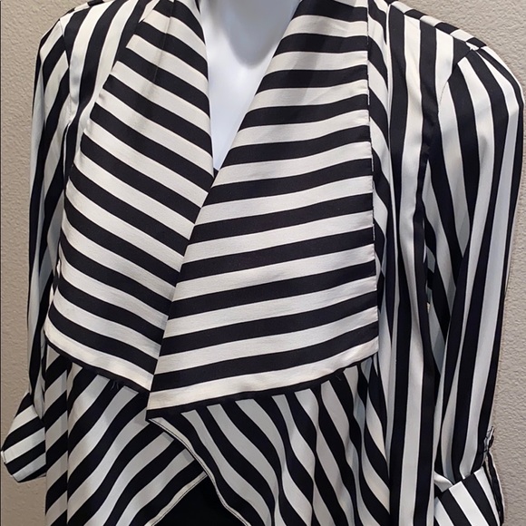 🎉HP🎉 Dizzy Lizzy Light Weight Jacket - Picture 2 of 6